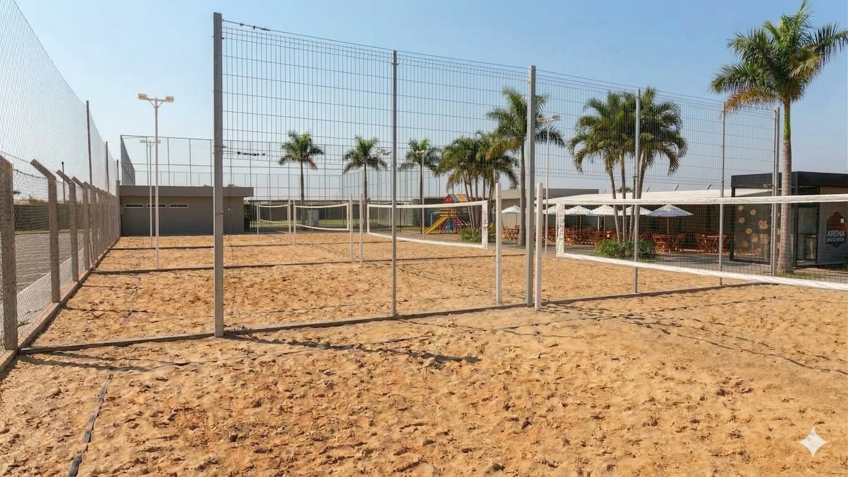 Quadra de areia preparada para práticas esportivas